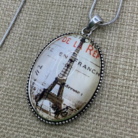 Eiffel Tower Paris Vintage Style Cabochon Silver Tone Pendant Necklace - Picture 1 of 9